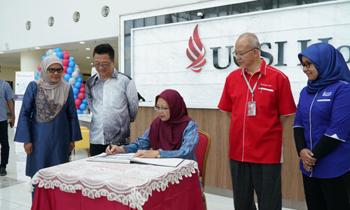 Inauguration of the Haemodialysis Centre by YB Dr Zaliha